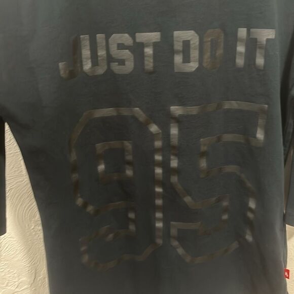 Nike ‘Just Do It 95’ Athletic Raglan Shirt Black 3/4 Sleeves Red Tag Size Small - Picture 4 of 8